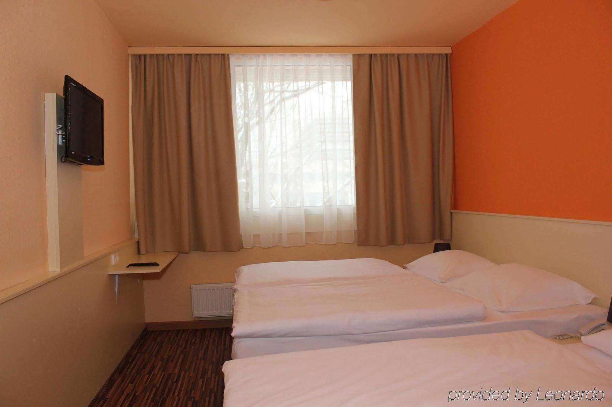Hotel Pest Inn Budapeste Quarto foto